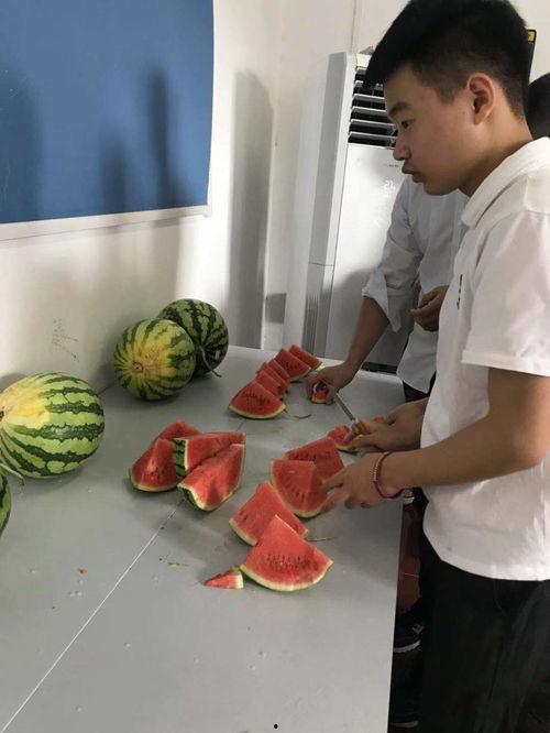 吃瓜班级里